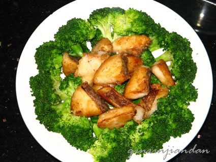 银鳕鱼西兰花沙拉步骤3