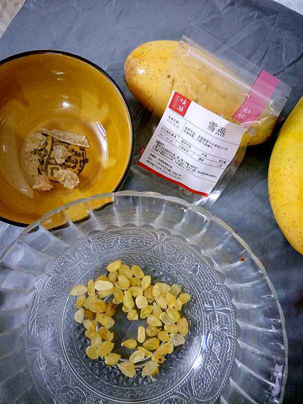 雪燕皂米牛奶甜品步骤1