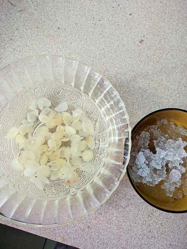 雪燕皂米牛奶甜品步骤2