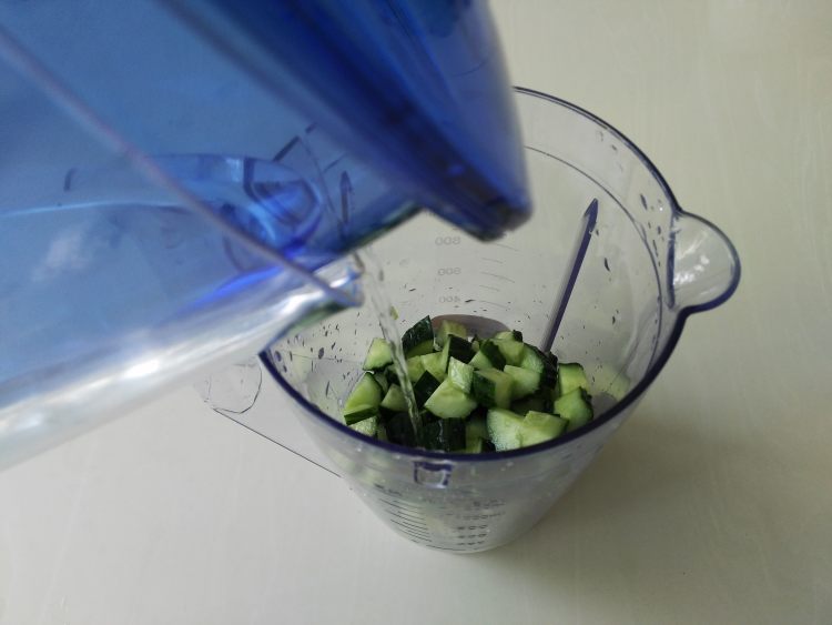 黄瓜芹菜汁步骤4