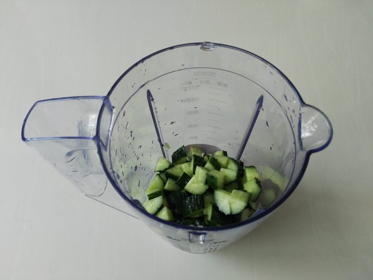 黄瓜芹菜汁步骤3