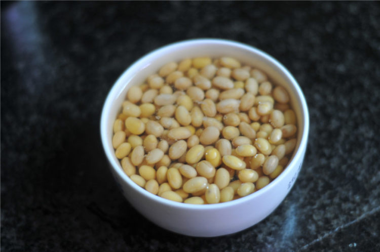 桂花茯苓豆浆#本味家步骤1