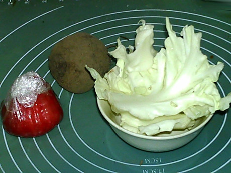 白菜莲雾甜菜根饮步骤1
