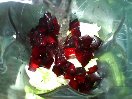白菜甜菜根梨饮步骤6