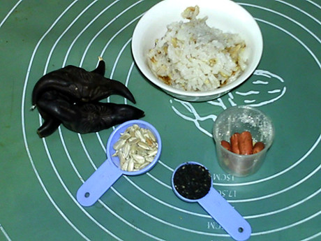 坚果菱角米糊步骤1