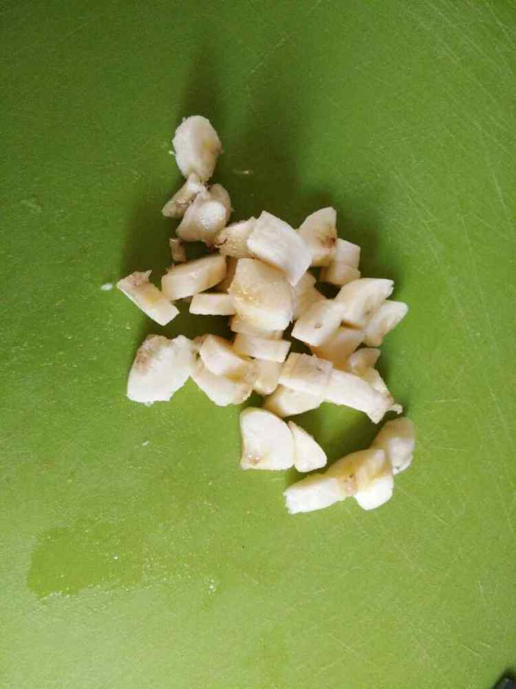 树莓酱香蕉牛奶步骤1