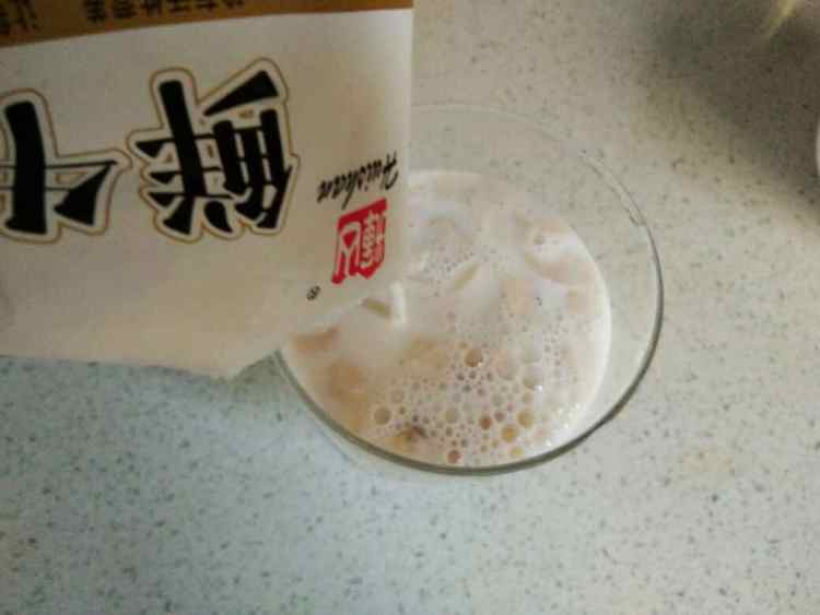 树莓酱香蕉牛奶步骤3