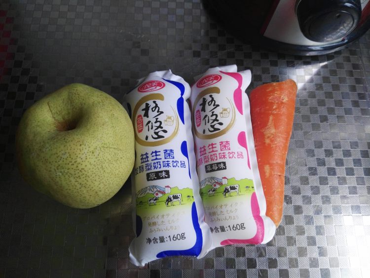益生菌胡萝卜梨汁步骤1