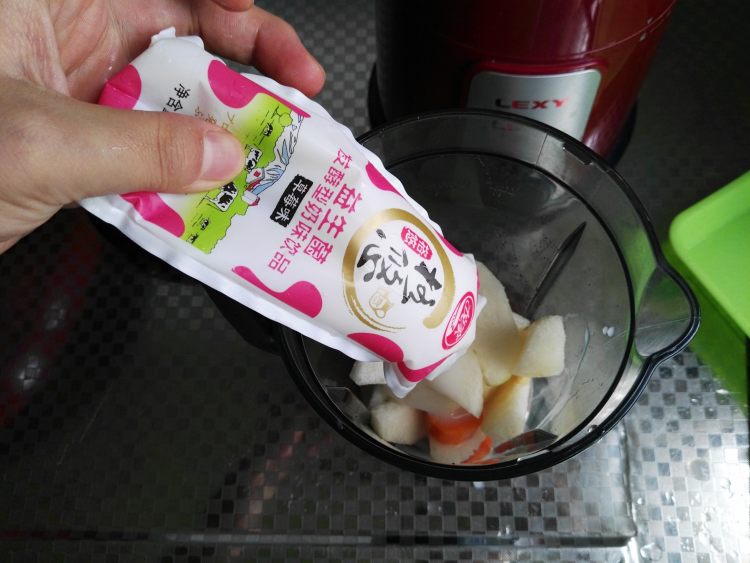 益生菌胡萝卜梨汁步骤3