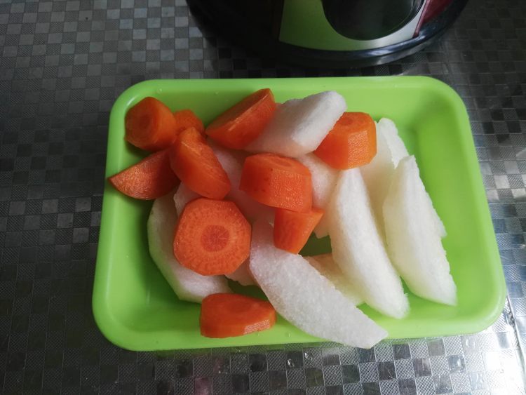 益生菌胡萝卜梨汁步骤2