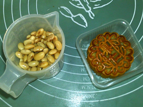 果仁月饼熟豆豆浆步骤1