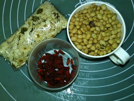菊花枸杞熟豆豆浆步骤1