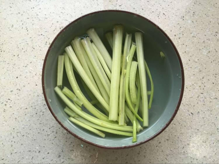 柠檬芹菜梨汁步骤2
