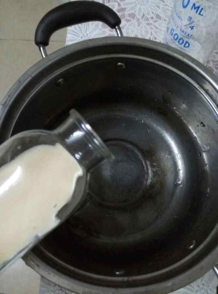 奶香味浓重的奶茶步骤1