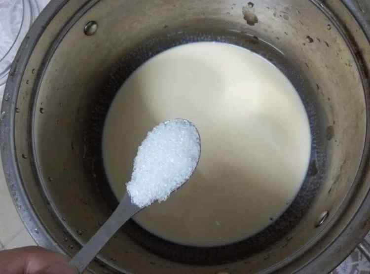 奶香味浓重的奶茶步骤2
