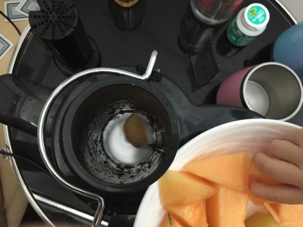 哈密瓜果汁步骤3