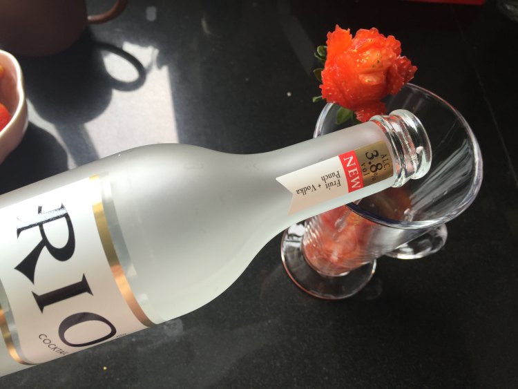 鸡尾酒草莓冰饮步骤5