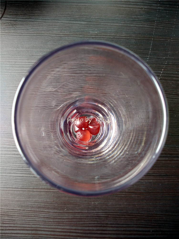 蓝莓鸡尾酒步骤3