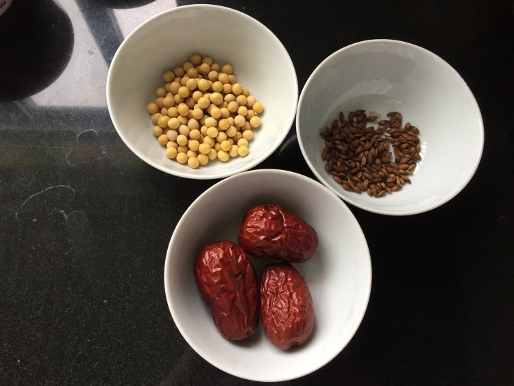 红枣大麦豆浆步骤1
