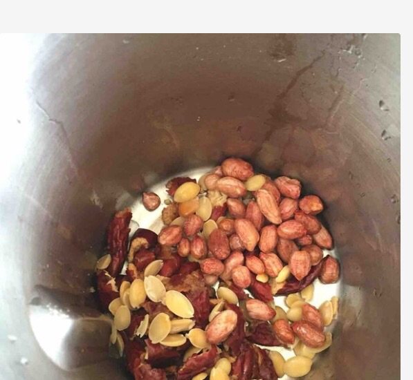 红枣花生杏仁露步骤3