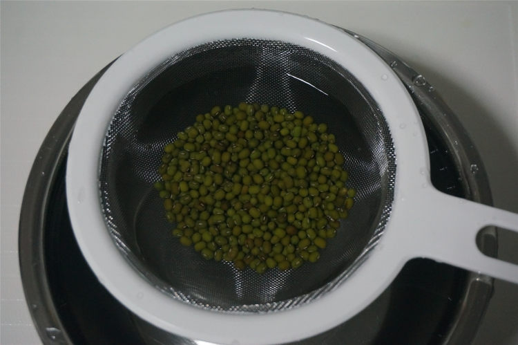 莴笋黄瓜绿豆浆步骤1