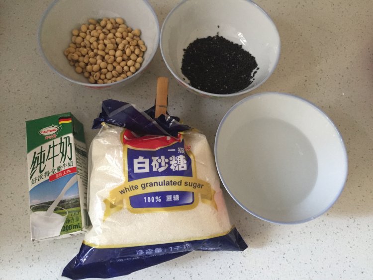 黑芝麻牛奶豆浆步骤1
