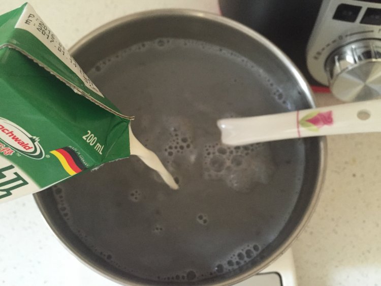 黑芝麻牛奶豆浆步骤7