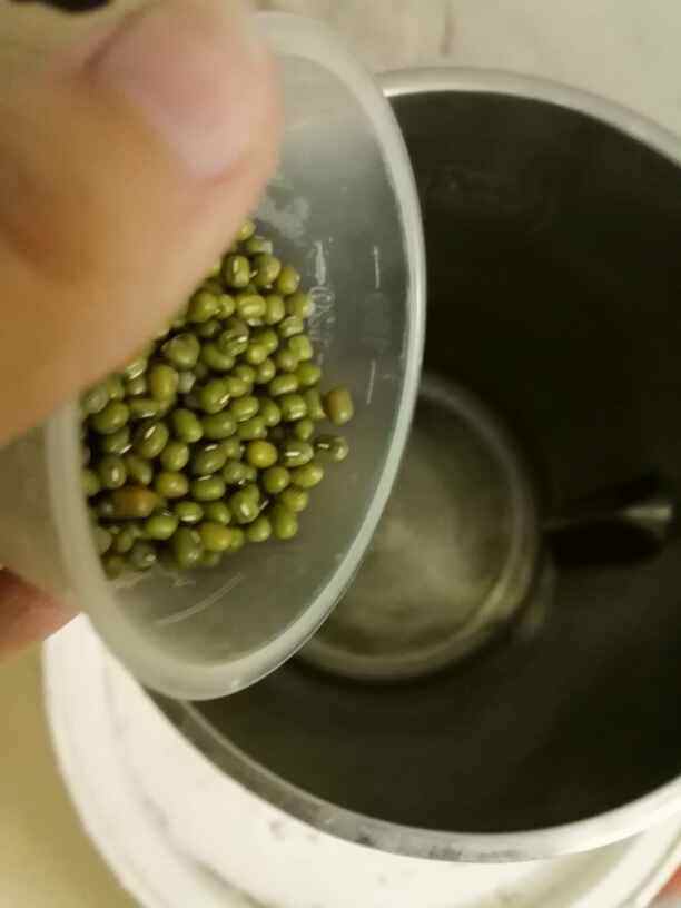 豆浆机版绿豆沙步骤1