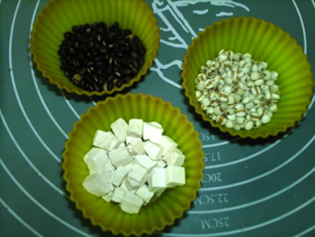 薏米茯苓红豆饮步骤1