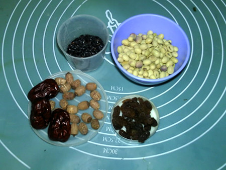 五行益寿豆浆步骤1