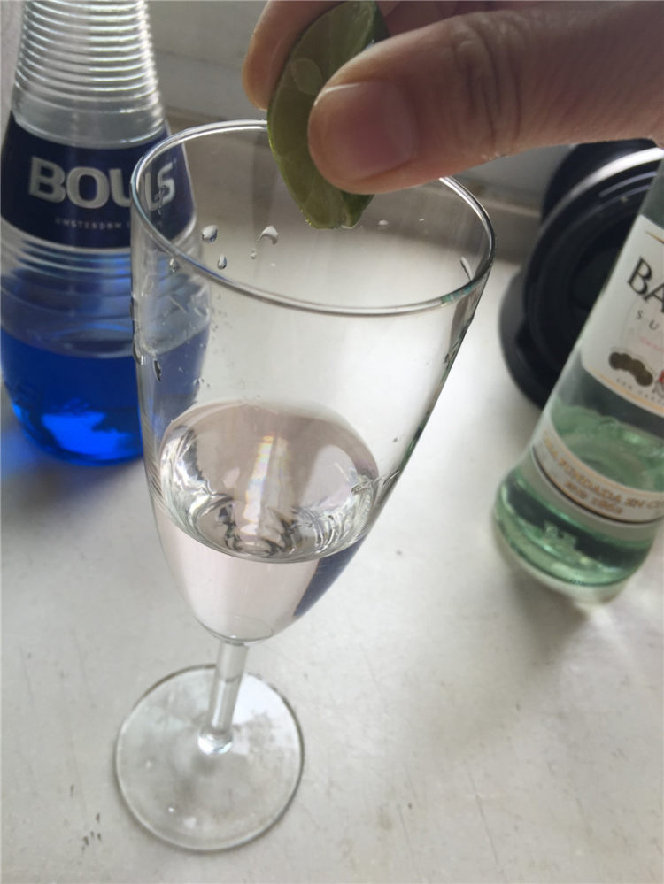 海之蓝鸡尾酒步骤5