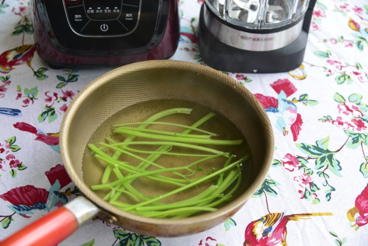 芹菜蜂蜜饮步骤2