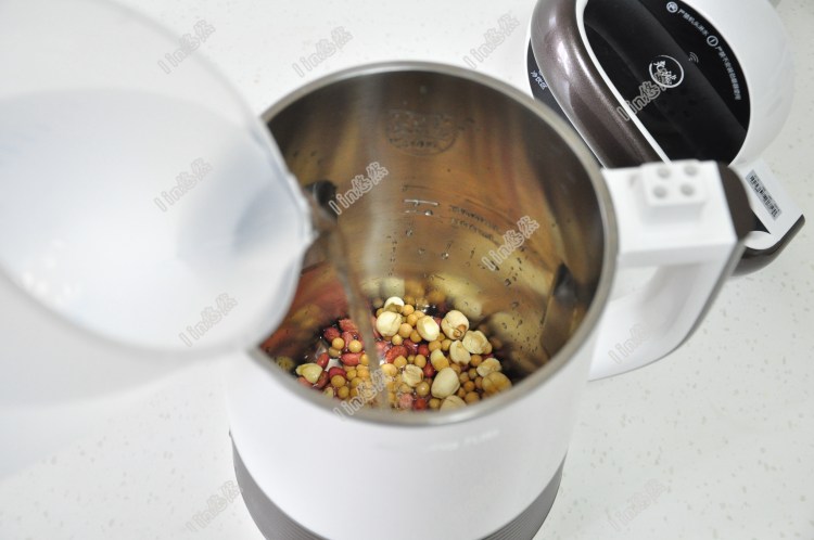 花生莲子豆浆步骤2