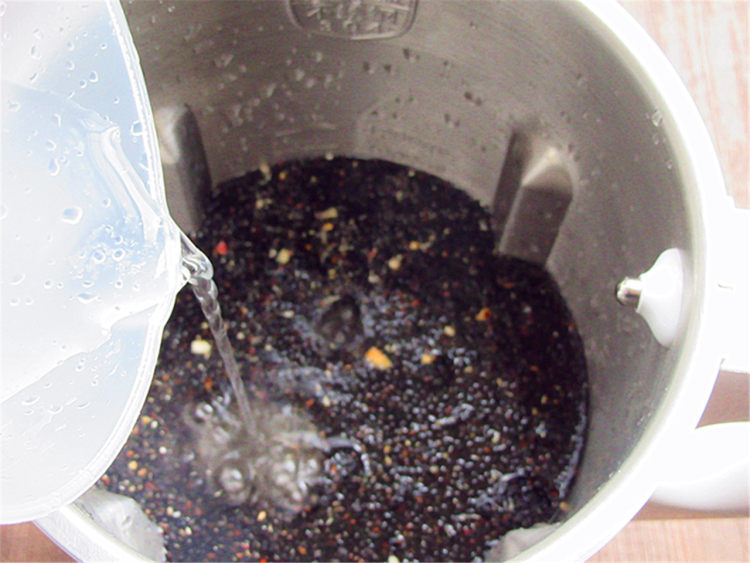 芝麻花生香浓豆浆步骤8