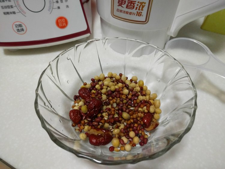 红豆薏米豆浆步骤2