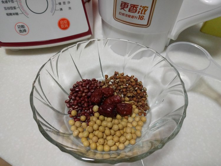 红豆薏米豆浆步骤1