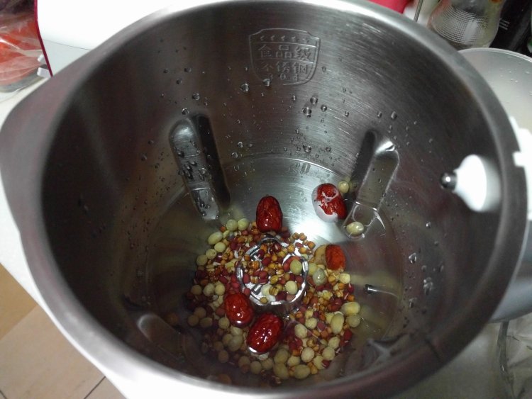 红豆薏米豆浆步骤4