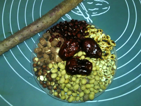 健脾八宝豆浆步骤1