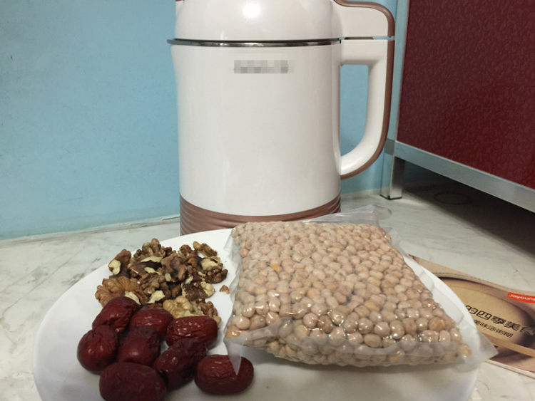 红枣核桃鹰嘴豆糊步骤1