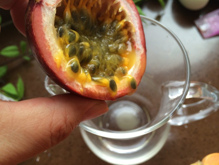 开胃百香果饮步骤4