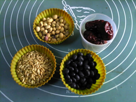红枣燕麦二豆豆浆步骤1