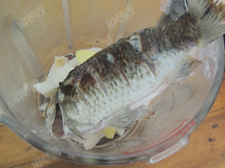 莲藕鲫鱼汤步骤7