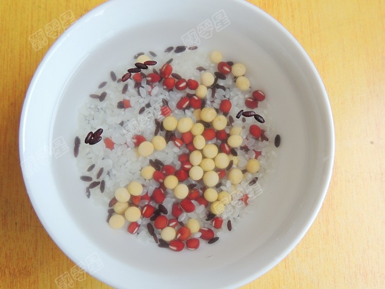 红豆米润豆浆步骤2