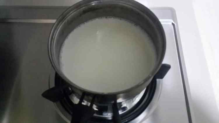 玫瑰黑糖奶茶步骤1