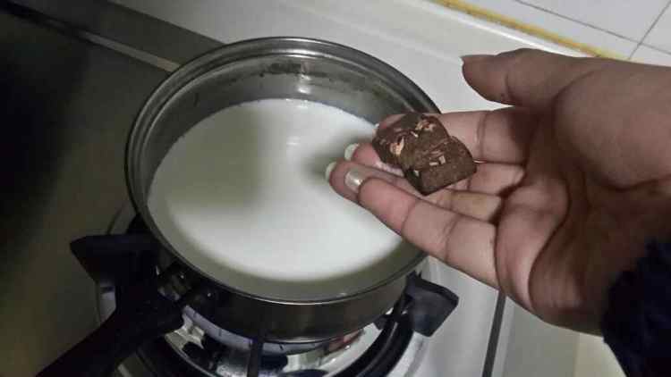 玫瑰黑糖奶茶步骤2