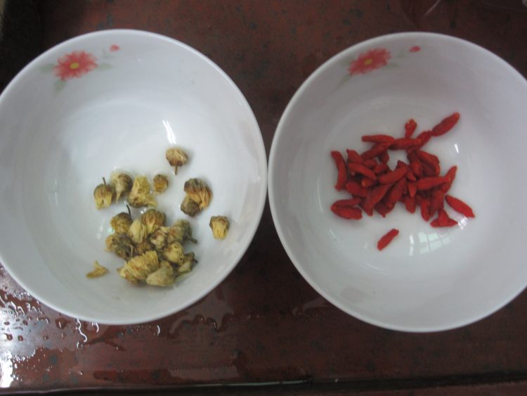 雪梨菊花茶步骤3