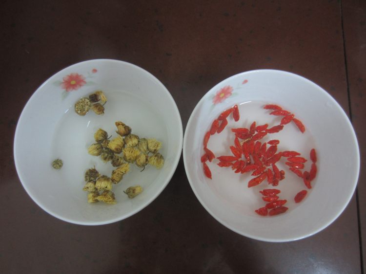雪梨菊花茶步骤2
