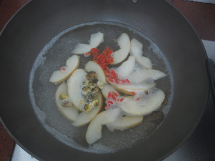 雪梨菊花茶步骤8
