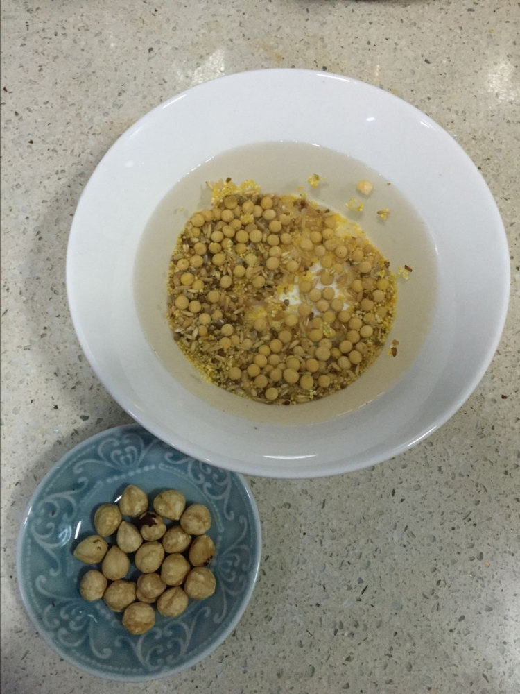 坚果杂米豆浆步骤2