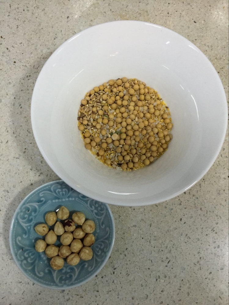 坚果杂米豆浆步骤1